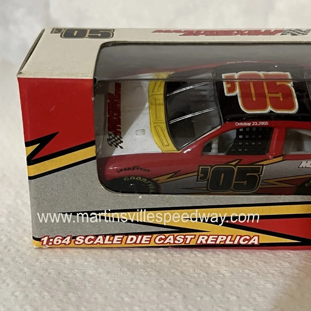 2005 ADVANCE AUTO PARTS 500 Die Cast 1:64 PROGRAM Car MARTINSVILLE SPEEDWAY